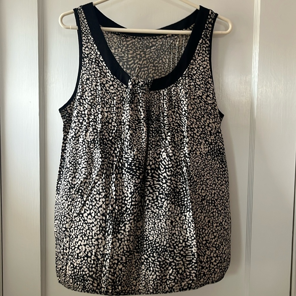 Leopard print sleeveless shirt